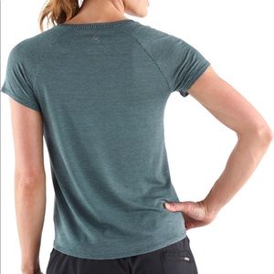 Oiselle Flyout short sleeve Douglas fir/white size 4